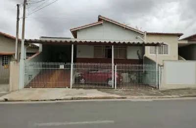 Casa residencial extremamente bem localizada, ao lado av. caetano ruggieri