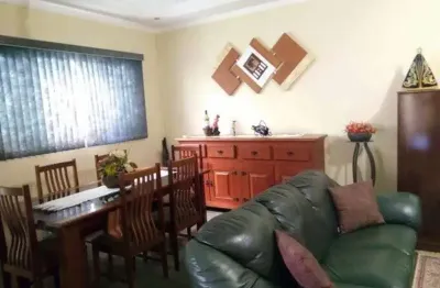Casa com  quatro dormitórios, sendo uma suíte com armário planejados com banheira e ar condicionado, excelente localização na cidade de itu .