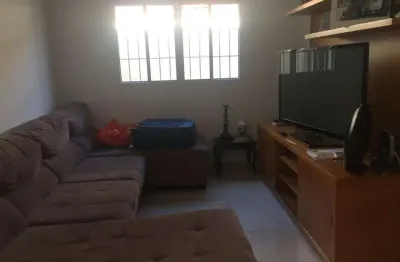 Imóvel com excelente localização ao lado de centro de itu possui  possui 2 quartos , sala cozinha , banheiro social , churrasqueira  moveis planejados