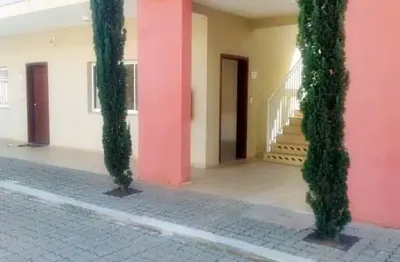 Apartamento térreo, estilo americano, extremamente bem arejado e claro , está mobiliado