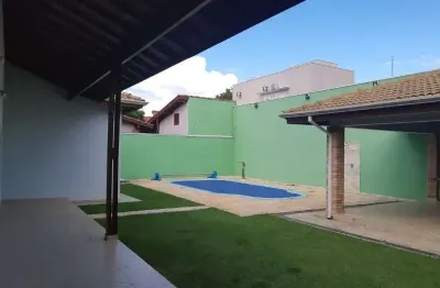 Casa de luxo no alto das palmeiras em itu-sp: 3 quartos, 3 suítes, 1 sala, 5 banheiros, 4 vagas de garagem - 250,00 m² de área. venda ou locação!