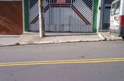 Sobrado no jardim silvina, rua tranquila e ótima localização.