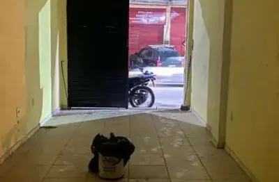 Ponto comercial para alugar na Avenida Presidente Roosevelt, 24, Saracuruna, Duque de Caxias
