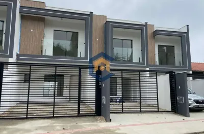 Casa sobrado com 1 suíte mais 2 quartos no bairro bom retiro, joinville/sc