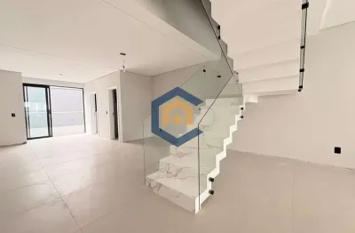 Sobrado Geminado com 1 suíte mais 2 quartos e 3 vagas de garagem a venda no Anita Garibaldi em Joinville/SC