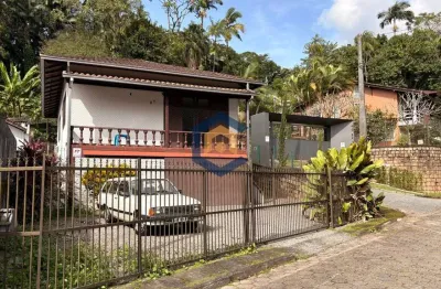 Terreno com casa averbada, no bairro América em Joinville / SC