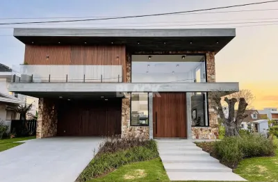 Casa de alto padrão porteira fechada no ocean side em torres rs
