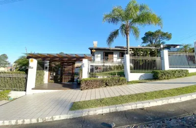 Mansão em torres com amplo pátio e gourmet com piscina