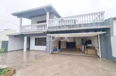 Casa com 3 quartos à venda na Rua Hercílio Farias Alves, 356, Igra Sul, Torres