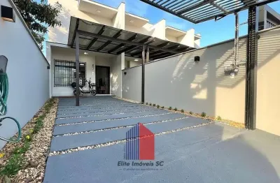 Casa com 3 quartos à venda na Rua São Leopoldo, 545, Boa Vista, Joinville