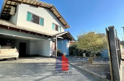 Casa com 3 quartos à venda na Rua Valdemiro Ender, 340, Petrópolis, Joinville