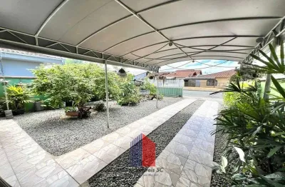 Casa com 3 quartos à venda na Rua Cruz Alta, 318, Fátima, Joinville