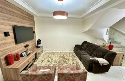 Casa à venda em santos-sp, marapé: 3 quartos, 1 suíte, 1 sala, 2 banheiros, 2 vagas de garagem, 150m². imperdível!