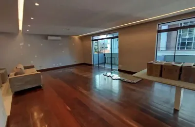 Apartamento exclusivo no boqueirão - 4 quartos, 2 suítes, 2 salas, 5 banheiros, 4 vagas de garagem - 294m² de conforto e privacidade!