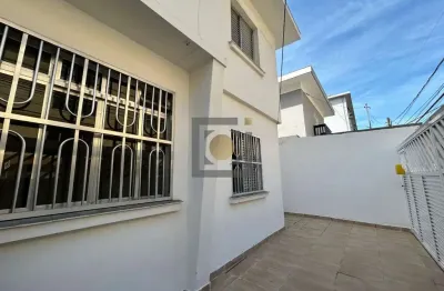 Casa sobreposta baixa à venda em santos com 2 quartos e quintal