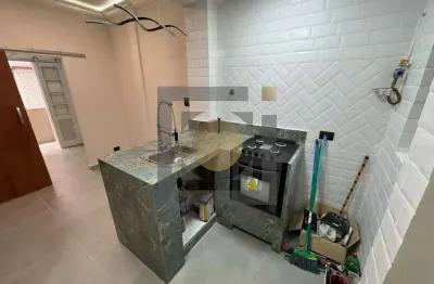 Apartamento à venda em santos-sp, 40 metros da praia no canal 1