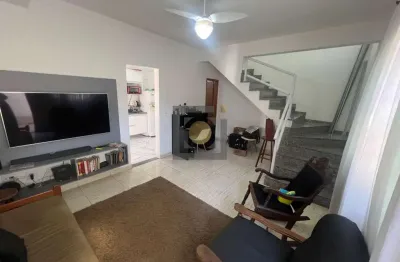 Casa à venda em santos-sp, marapé: 2 quartos, 2 suítes, sala, 3 banheiros, 2 vagas e 90m² de área. confira!