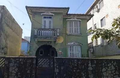 Imperdível: casa à venda em santos-sp, bairro macuco! 4 quartos, 2 salas, 2 banheiros, 6 vagas de garagem, 225m² de área.