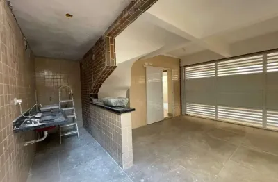 Imperdível Casa à Venda em Santos-SP, 2 Quartos, 2 Suítes, 2 Salas, Garagem. Confira!