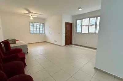 Casa à venda em Ponta da Praia, Santos – 3 suítes, 2 vagas, frente