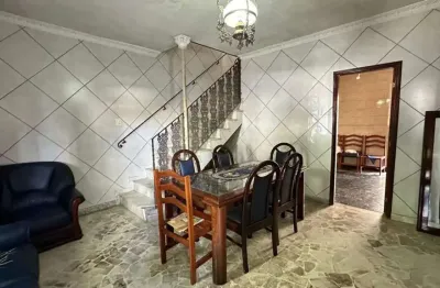 Casa de 3 Quartos com 1 Suíte em Ponta da Praia, Santos – Financia