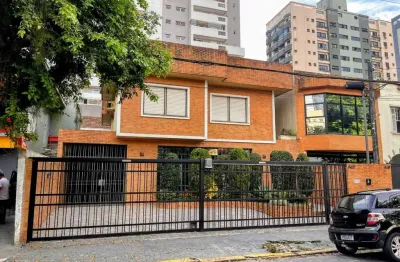 Casa Residencial à Venda em Gonzaga, Santos – 4 Quartos, 8 Vagas, 2 Andares