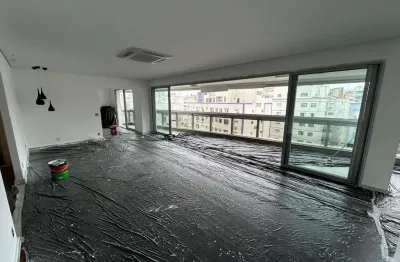 Apartamento de Alto Padrão em Boqueirão, Santos — 4 suítes, 4 vagas demarcadas