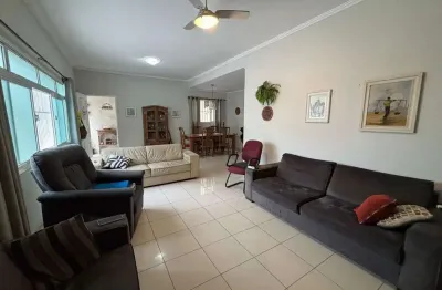 Casa à Venda em Santos (Campo Grande) - 3 Quartos, 1 Suíte, 3 Vagas na Frente