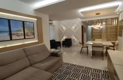 Casa Residencial em Embaré, Santos - 3 Suítes, 2 Vagas, Frente