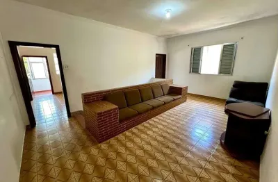 Casa Residencial 3 Dormitórios com 1 Vaga em Santos (Marapé) – Financia
