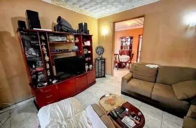 Casa à venda em Santos (Macuco) – Frente, 3 quartos, 2 vagas, aceita financiamento