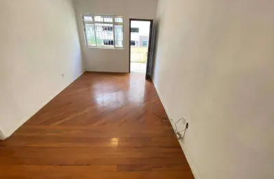 Casa Residencial Frente em Santos - 4 Quartos, Quintal, 2 Vagas, Aceita Financiamento