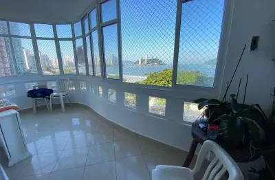 Apartamento com Vista para o Mar no Centro de São Vicente – 3 Dormitórios (1 suíte)