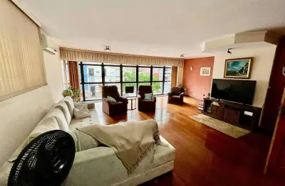 Apartamento de 4 Dormitórios Frente ao Gonzaga em Santos – 3 Vagas, Aceita Financiamento