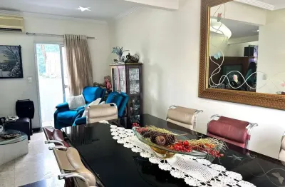 Cobertura Frente em Santos (Campo Grande) – 246m², 3 suítes, 3 vagas, Financia/Permuta