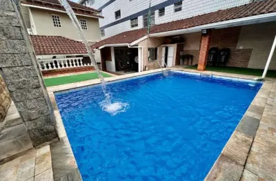 Sobrado residencial à venda em Santos (Encruzilhada) – 3 Quartos, 2 Vagas, Frente