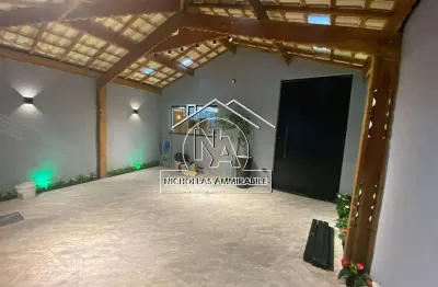 Excelente casa reformada de 03 dormitórios, sendo 01 suíte, 02 vagas de garagem e piscina aquecida. O imóvel está localizado no Jardim Imperador