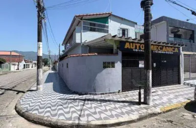 Excelente sobrado de esquina, espaçoso, ideal para família grande ou até mesmo para quem deseja dividir ambientes ou investir, com a seguinte composição: 04 dormitórios, 03 banheiros, 05 vagas de gara