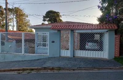 Casa térrea com 3 dormitórios mais edicula de 1 dormitório .