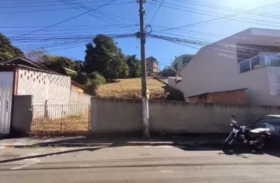 Terreno urbano com área total de 490 metros quadrados, localizado no bairro dos porfírio, em aguas de lindóia.