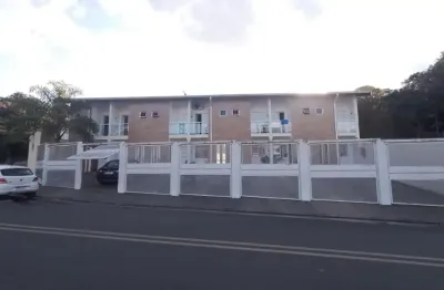 Sobrado encantador em lindóia, localizado em posição privilegiada, de frente para o lago.