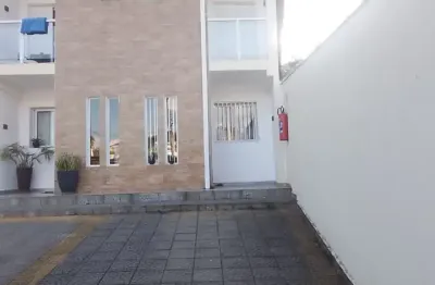 Sobrado encantador em lindóia, localizado em posição privilegiada, de frente para o lago.