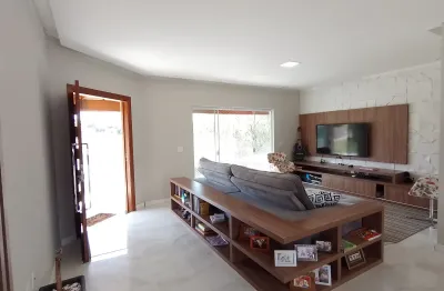 Casa em Aguas de Lindóia  dentro do Residencial Maria Andrade .