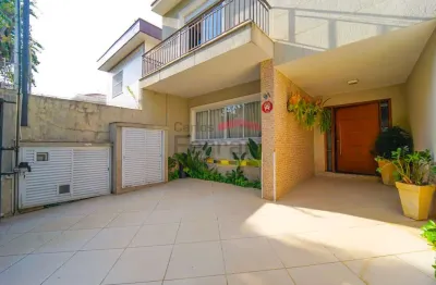 Um sobrado com alma de lar ? espaço, conforto e localização nobre no jardim são paulo