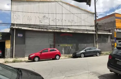 Galpão próximo com pé direito de 5,50m em local estratégico .