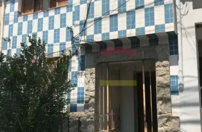 Casa antiga para comercio ou moradia na melhor região de santa teresinha.