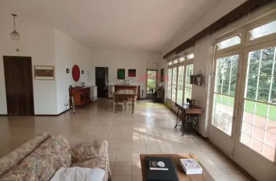 Casa térrea  na serra da cantareira com edícula e espaçosa