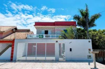 Sobrado impecável em peruíbe, a poucos passos da praia e do seu novo estilo de vida