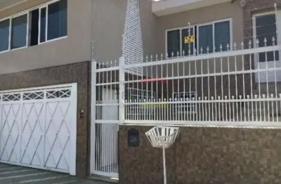 Casa ampla- 05 dormitórios- com quintal , lareira e piscina- 5 minutos do metrô tucuruvi
