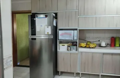 Sobrado a venda, água fria, 02 dormitórios, 01 vaga, 02 banheiros, pequeno, quintal